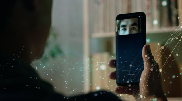 After-face-recognition,-now-iris-scanner-of-Samsung-S8-hacked iris-scanner